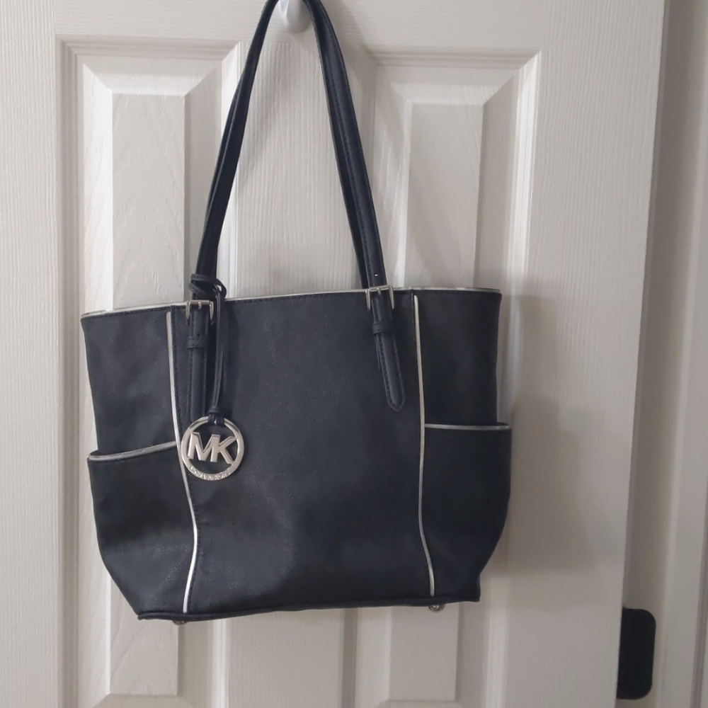 Purse - Picture 2 of 8